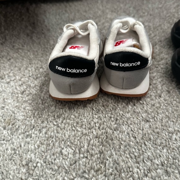 New balance size 5 toddler shoes - Picture 4 of 7